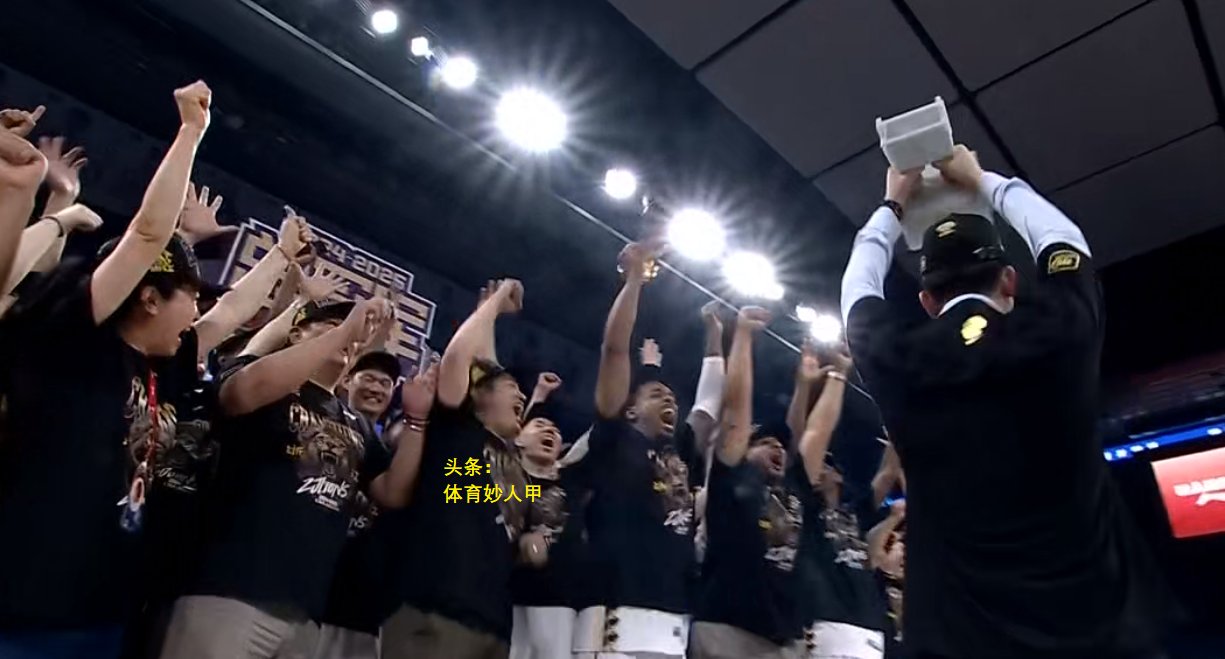 九游游戏盒-包含里程碑夜！西班牙人刷新队史纪录，CBA常规赛官宣日刷纪录，引发热议，身体对抗强度拉满的词条