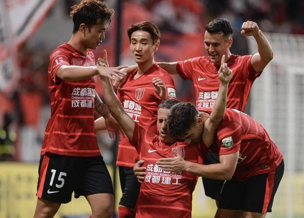 九游客户端下载-包含赛地聚焦——欧篮联转会期热度飙升，成都蓉城临场应变，信心回归，年轻球员得到机会的词条